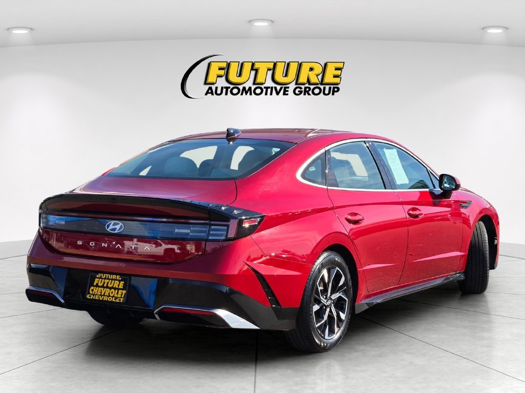Certified Used 2025 Red Hyundai SEL image 4