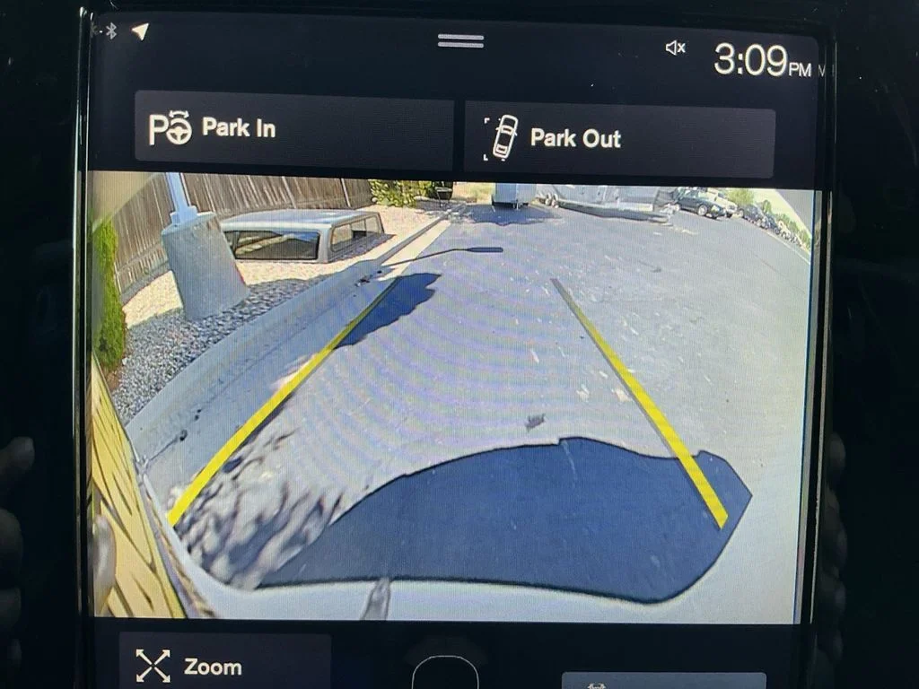 Used 2018 White Volvo T6 Momentum image 16