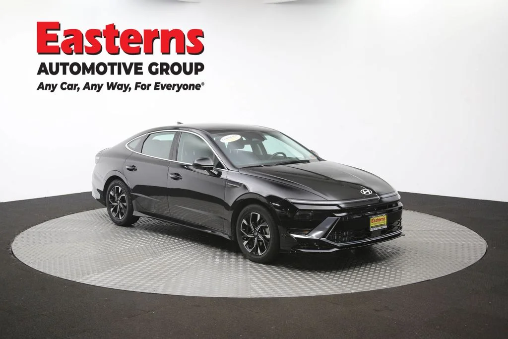 Used 2024 Black Hyundai SEL image 49