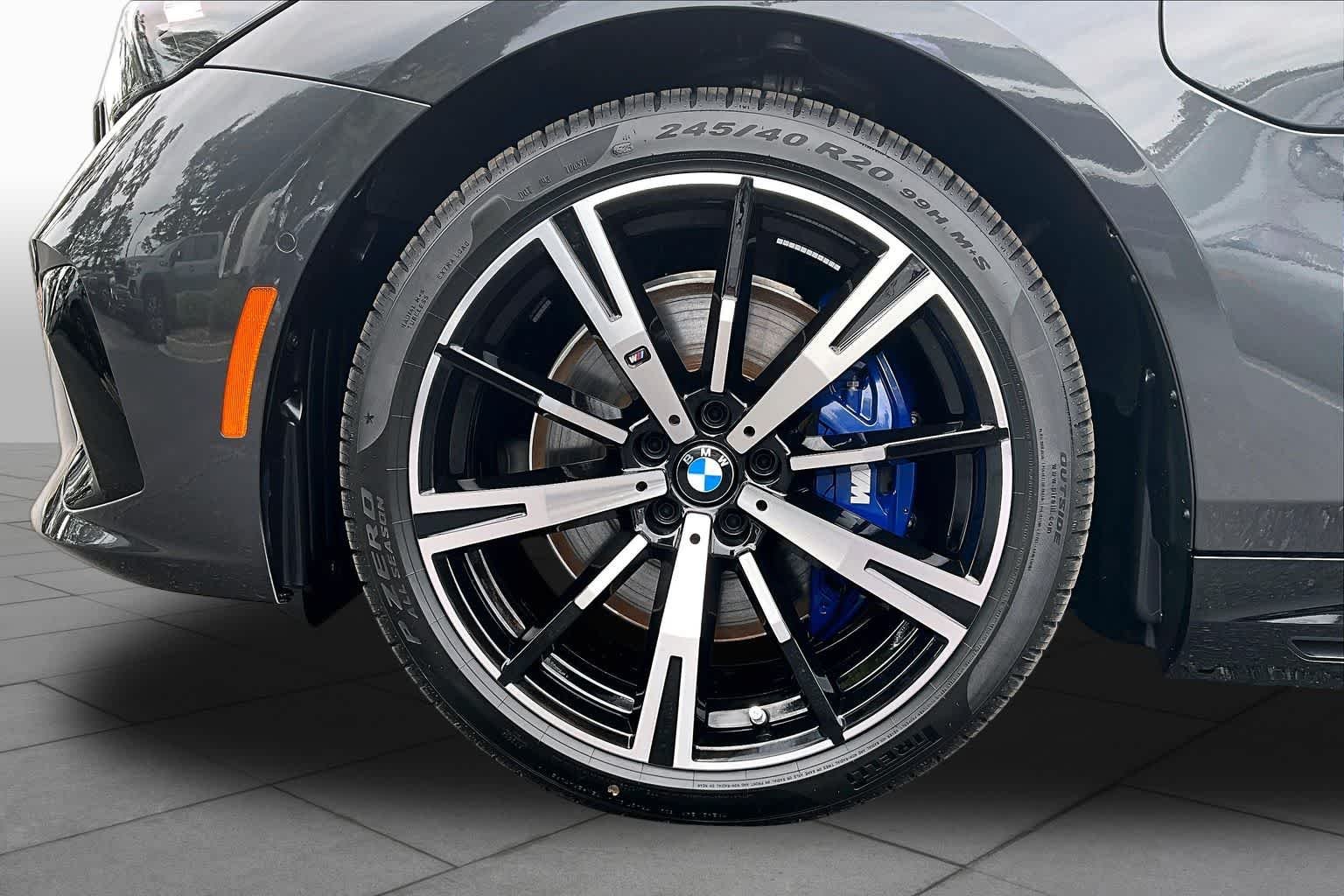 New 2026 Dark Graphite Metallic BMW 550e xDrive image 11
