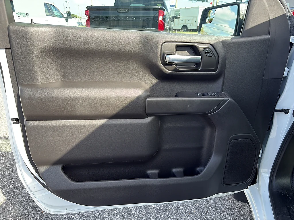Used 2025 Summit White Chevrolet  image 27