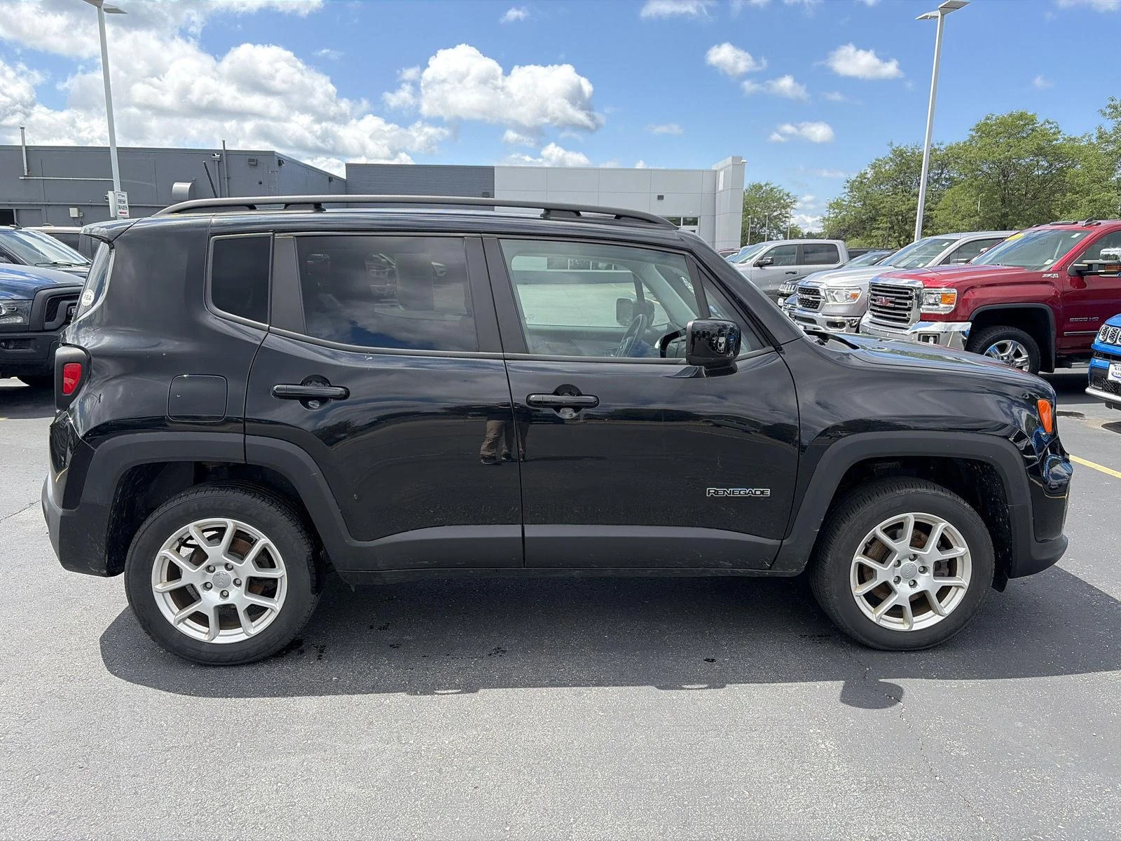 Used 2019 Black Clearcoat Jeep Latitude image 10