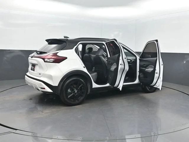 Used 2023 White Nissan SR image 41