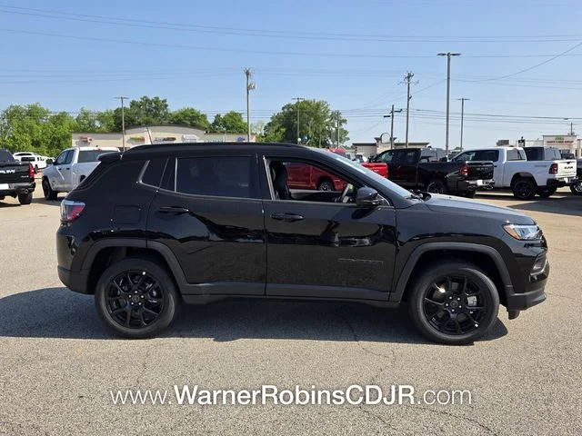 New 2026 Diamond Black Crystal Pearl-Coat Exterior Paint Jeep Latitude image 14
