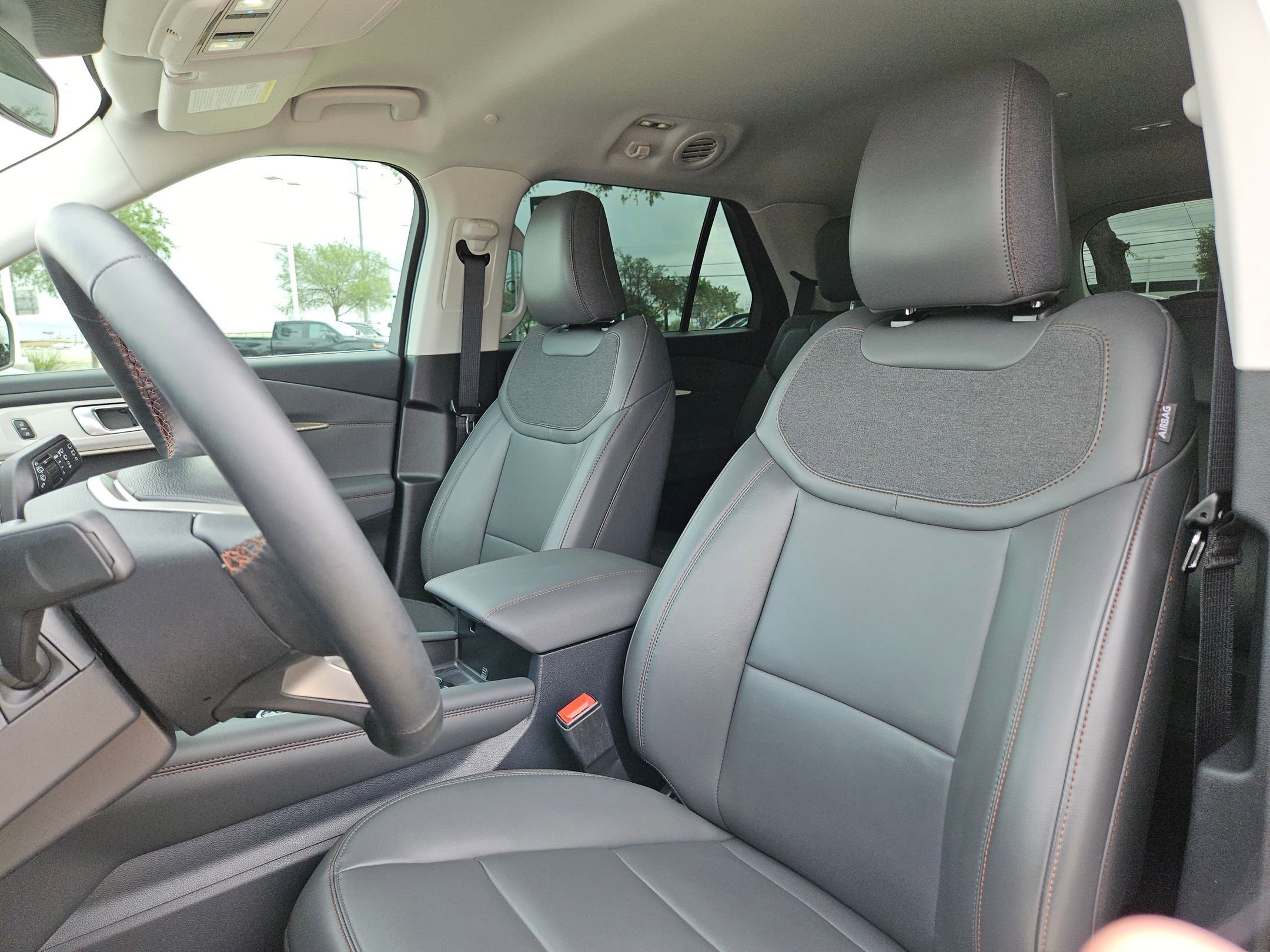 2025 Ford Explorer Active - Photo 14