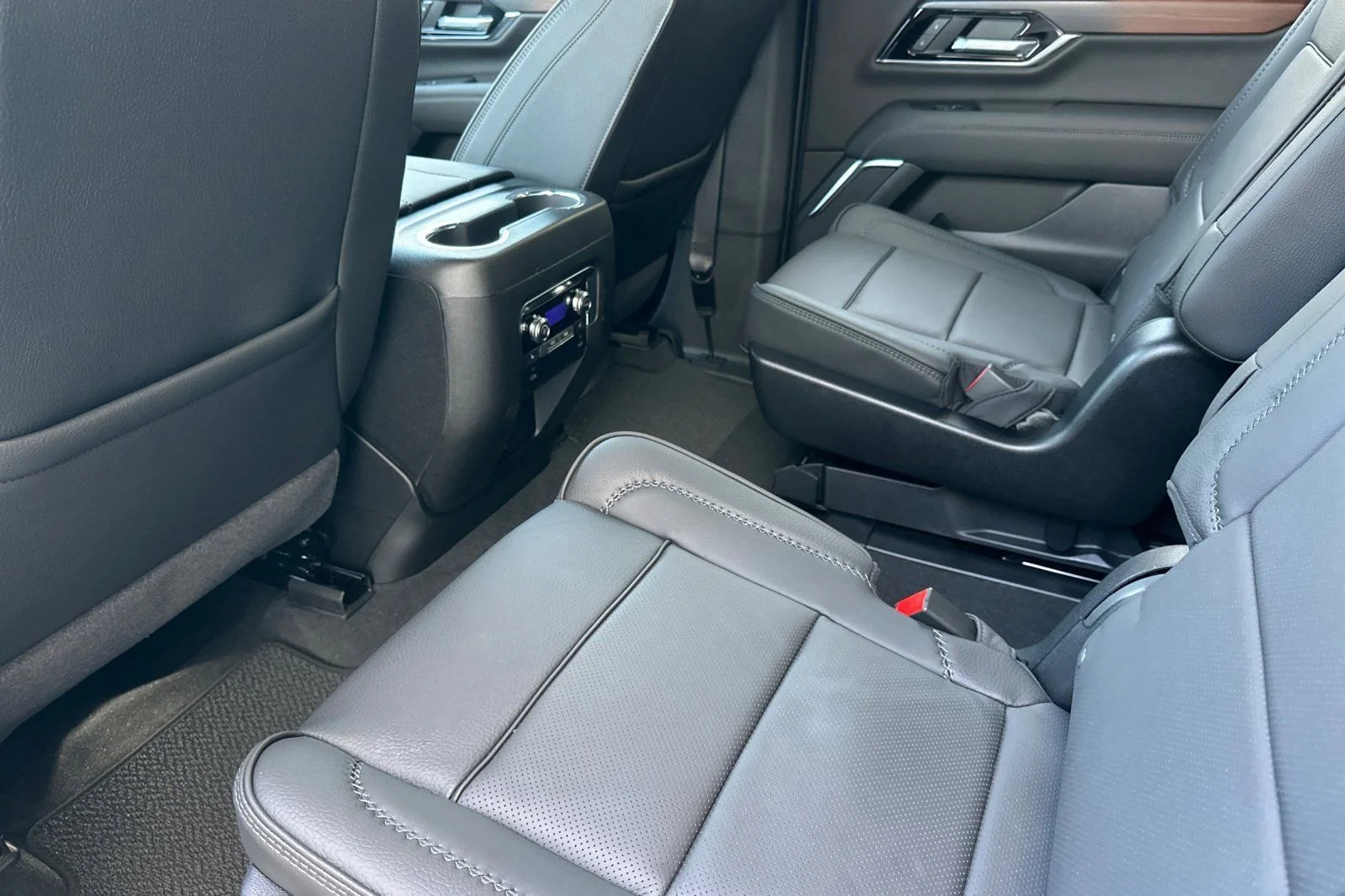 2026 GMC Yukon XL Denali - Photo 13