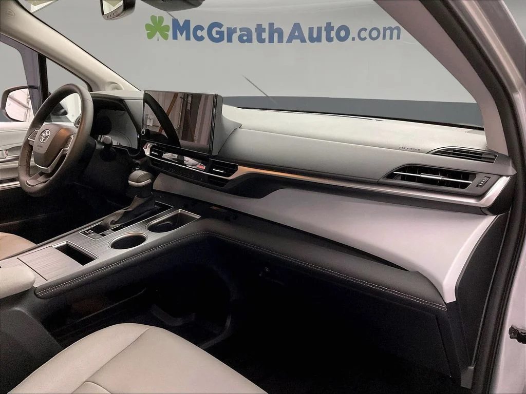 Used 2025 Silver Toyota XLE image 21