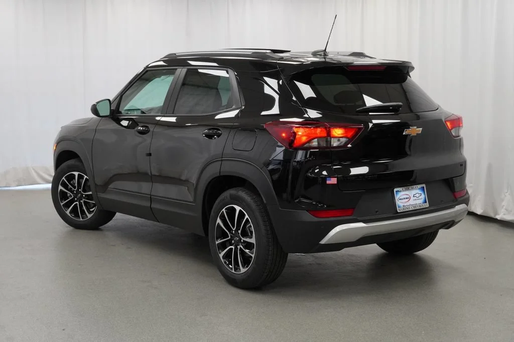New 2026 Mosaic Black Metallic Chevrolet LT image 4