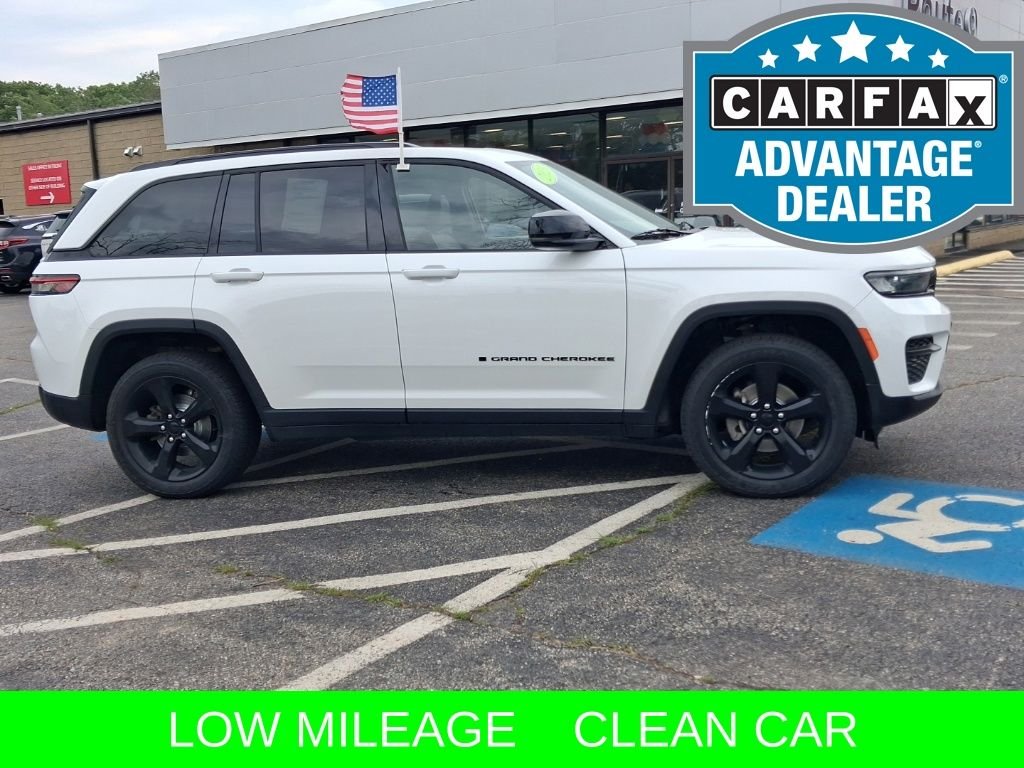 Used 2023 White Jeep Altitude X image 5