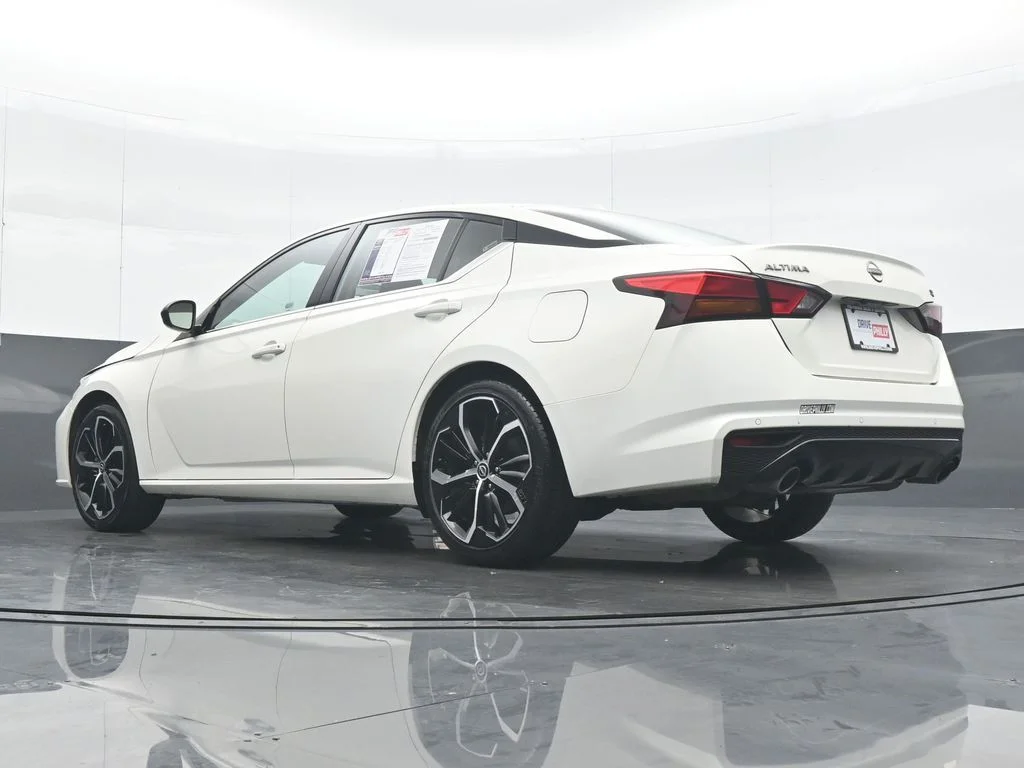 Used 2025 White Nissan 2.5 SR image 29