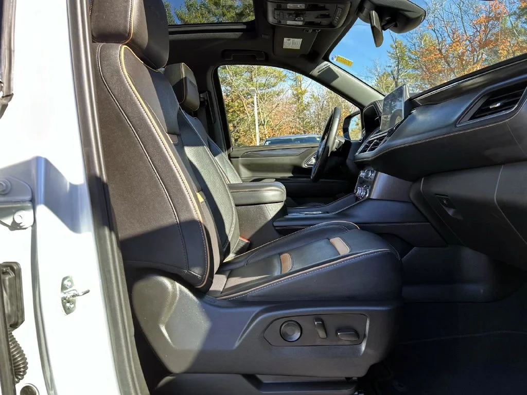 Used 2023 White Frost GMC AT4 image 22