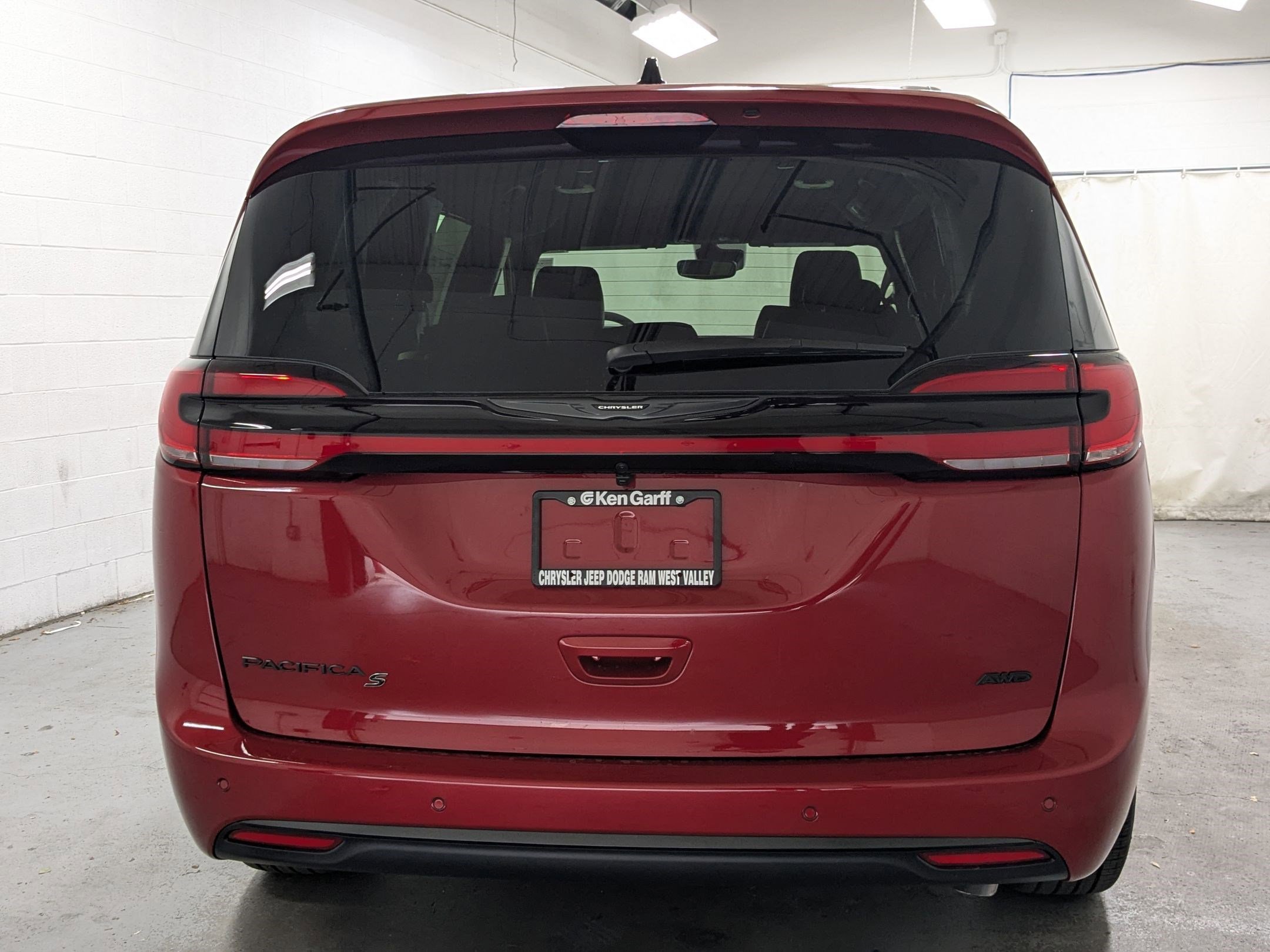 New 2026 Red Hot Pearl-Coat Exterior Paint Chrysler Select image 5