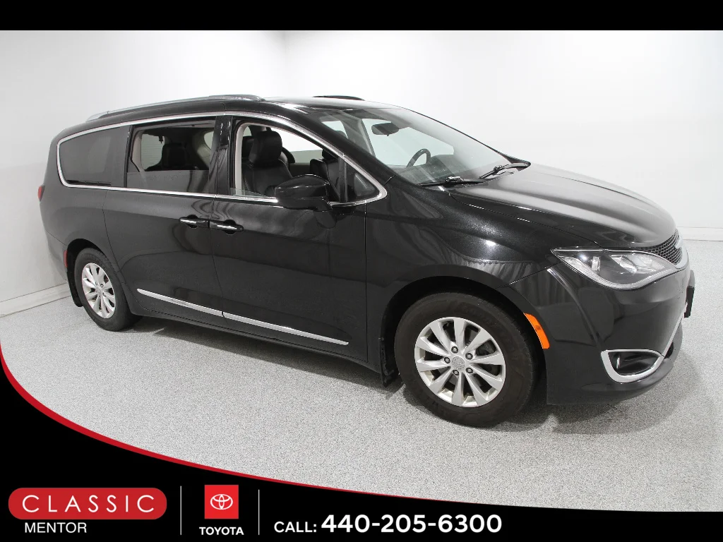 2018 Chrysler Pacifica Touring L's photo