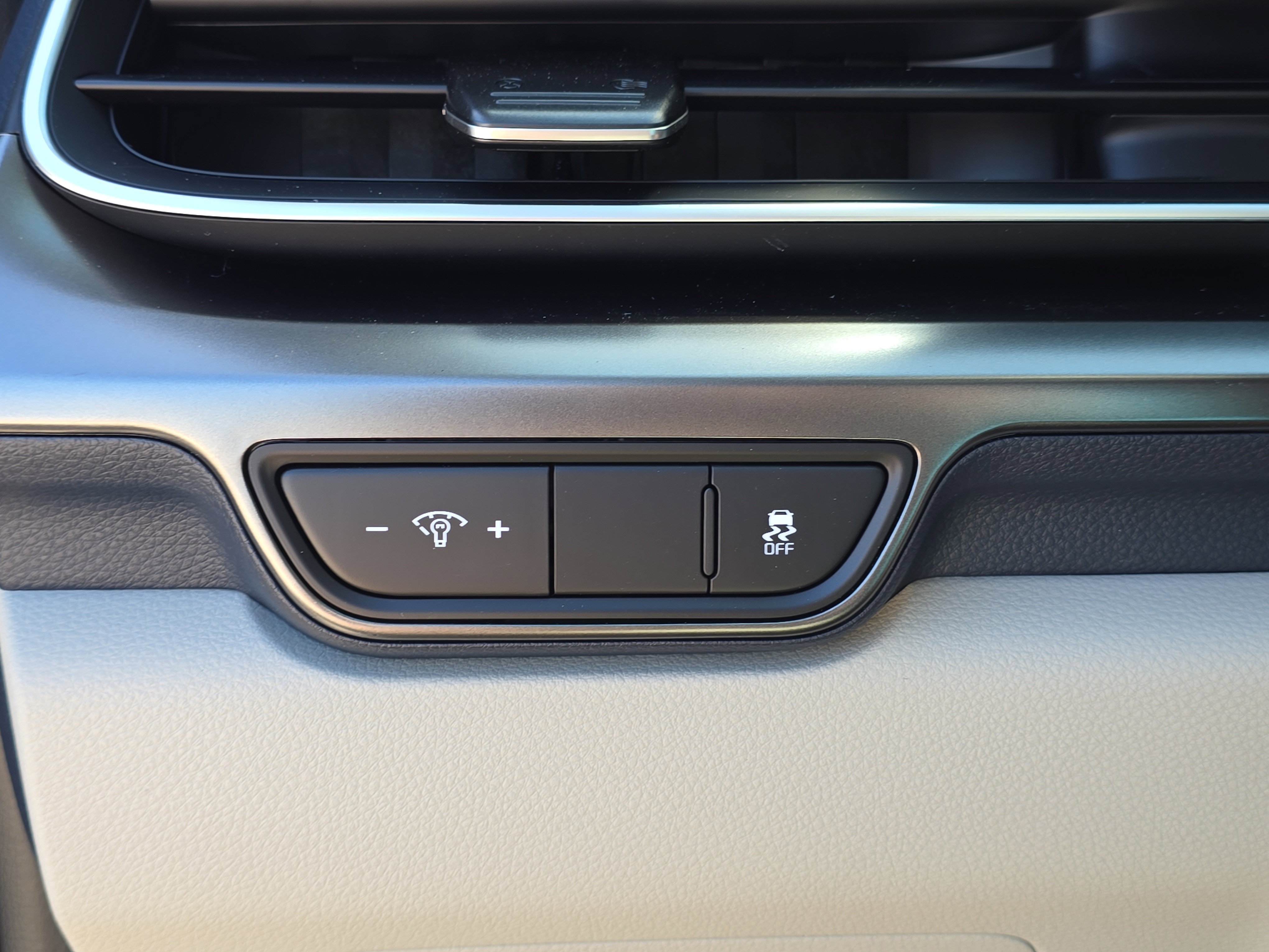 New 2026 Ceramic Silver Kia SX image 30