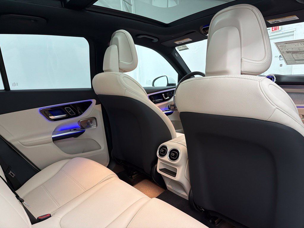 New 2027 Polar White Mercedes-Benz GLC 300 image 107