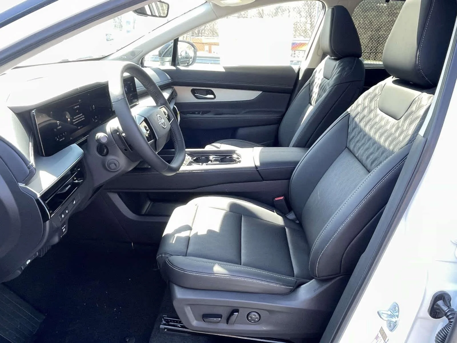 New 2026 Everest White Pearl Tricoat/Super Black Nissan Platinum image 16