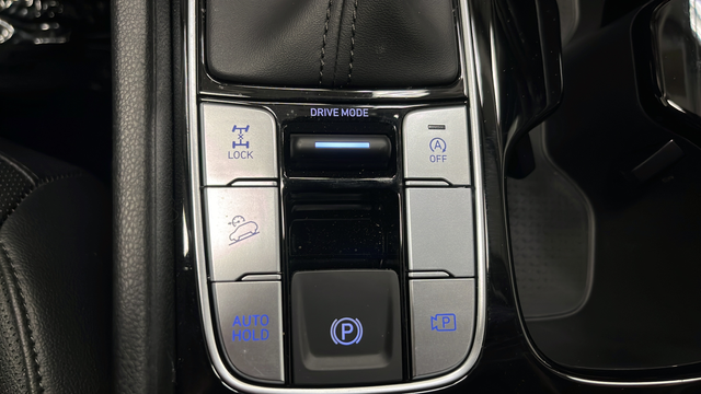 Used 2025 Hampton Gray Hyundai SEL Convenience image 32
