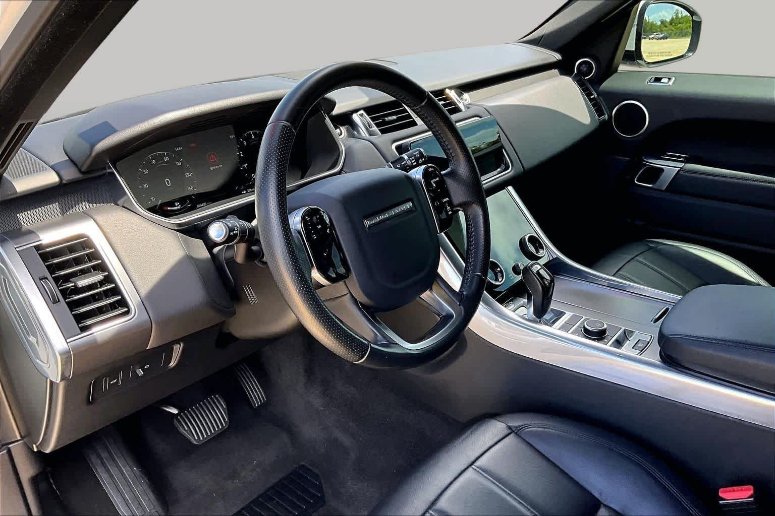 Used 2020 Yulong White Metallic Land Rover SE image 18