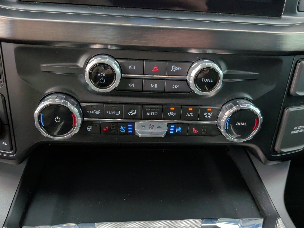Used 2025 Agate Black Metallic Ford Lariat image 31