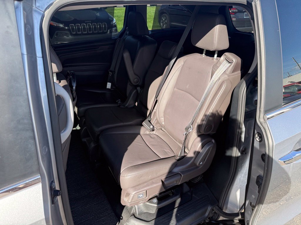 Certified Used 2023 Lunar Silver Metallic Honda Touring image 6