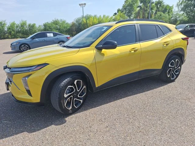 Used 2025 Yellow Chevrolet 2RS image 3