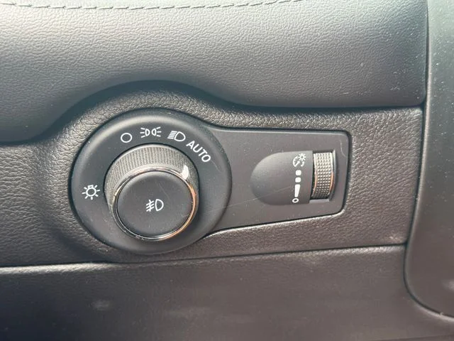 Certified Used 2022 Gray Dodge SXT image 24