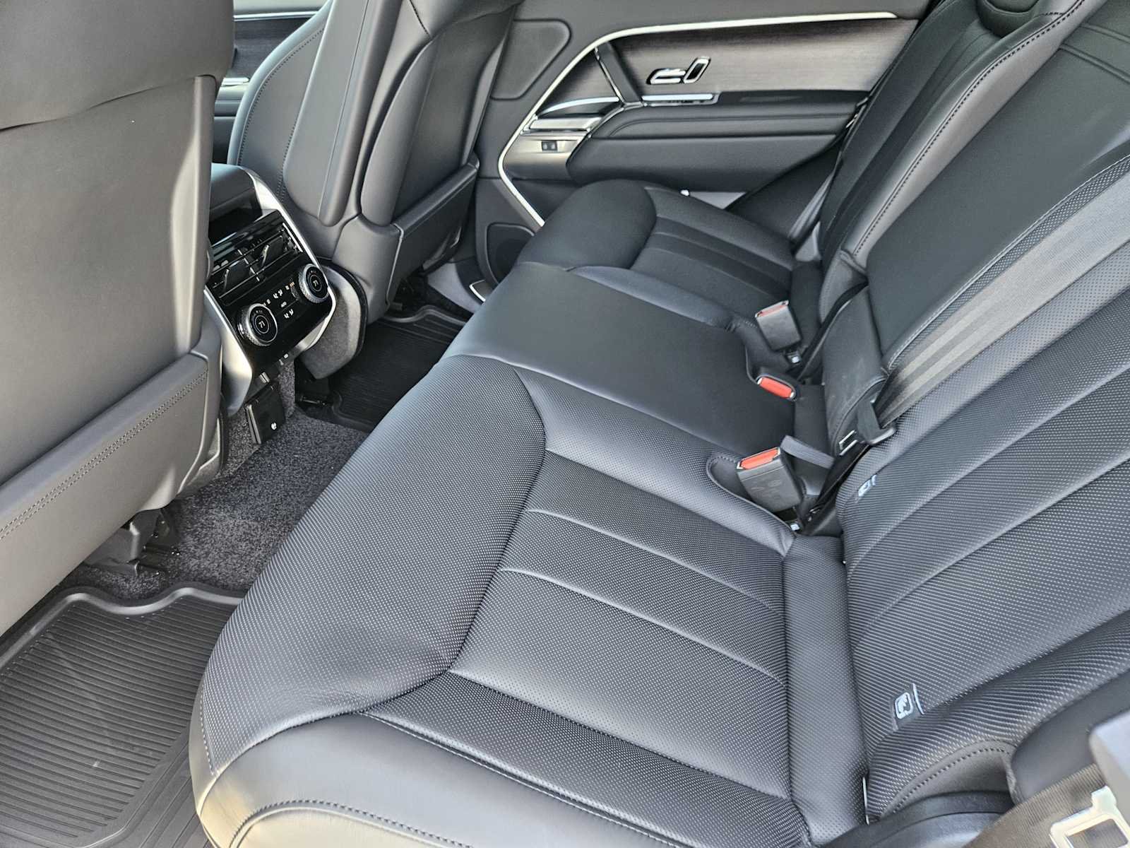 New 2026 Belgravia Green LAND ROVER SE image 28