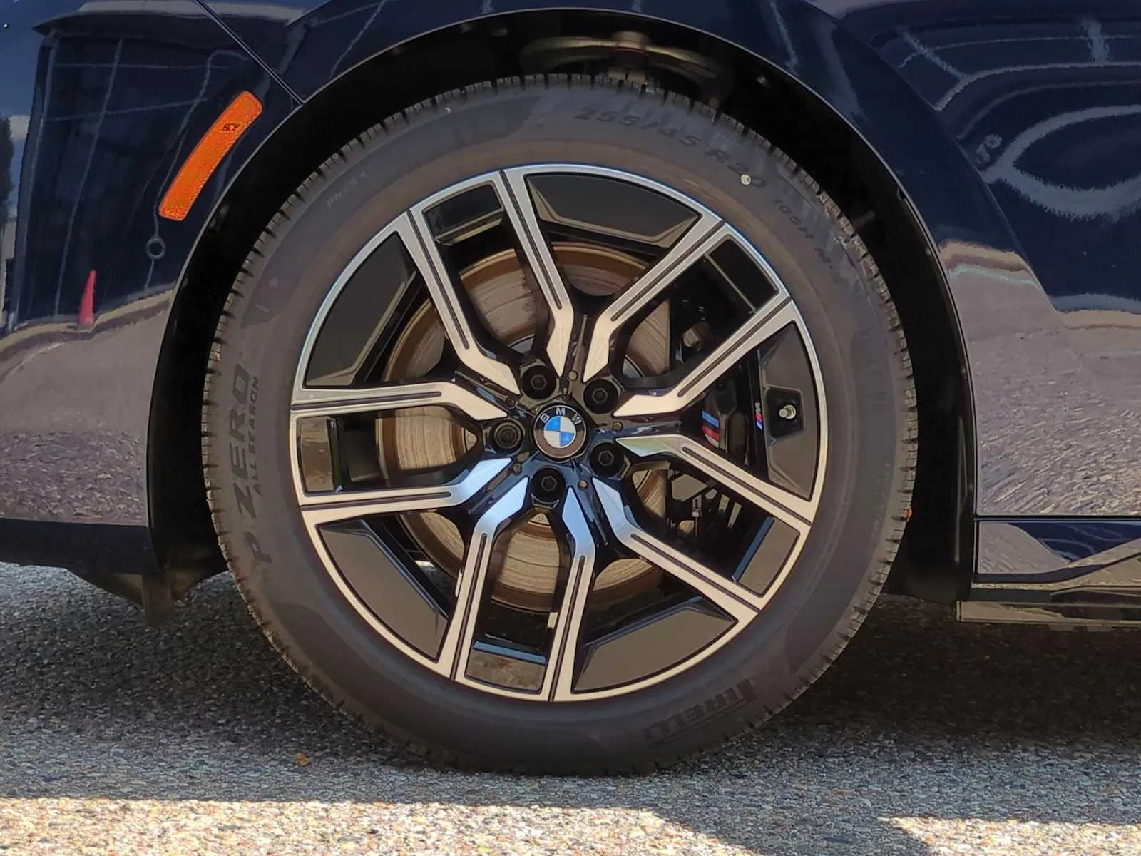 New 2026 Tanzanite Blue II Metallic BMW xDrive60 image 14