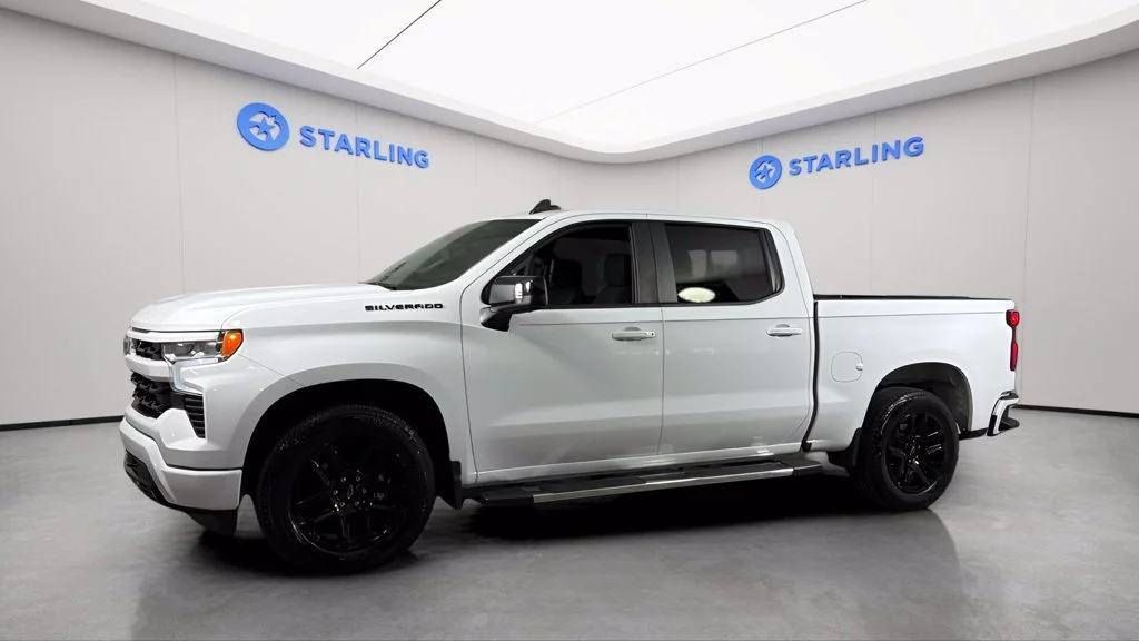 Used 2023 SUMMIT WHITE Chevrolet RST image 2