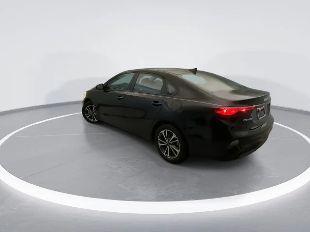 Used 2023 Black Kia LXS image 4