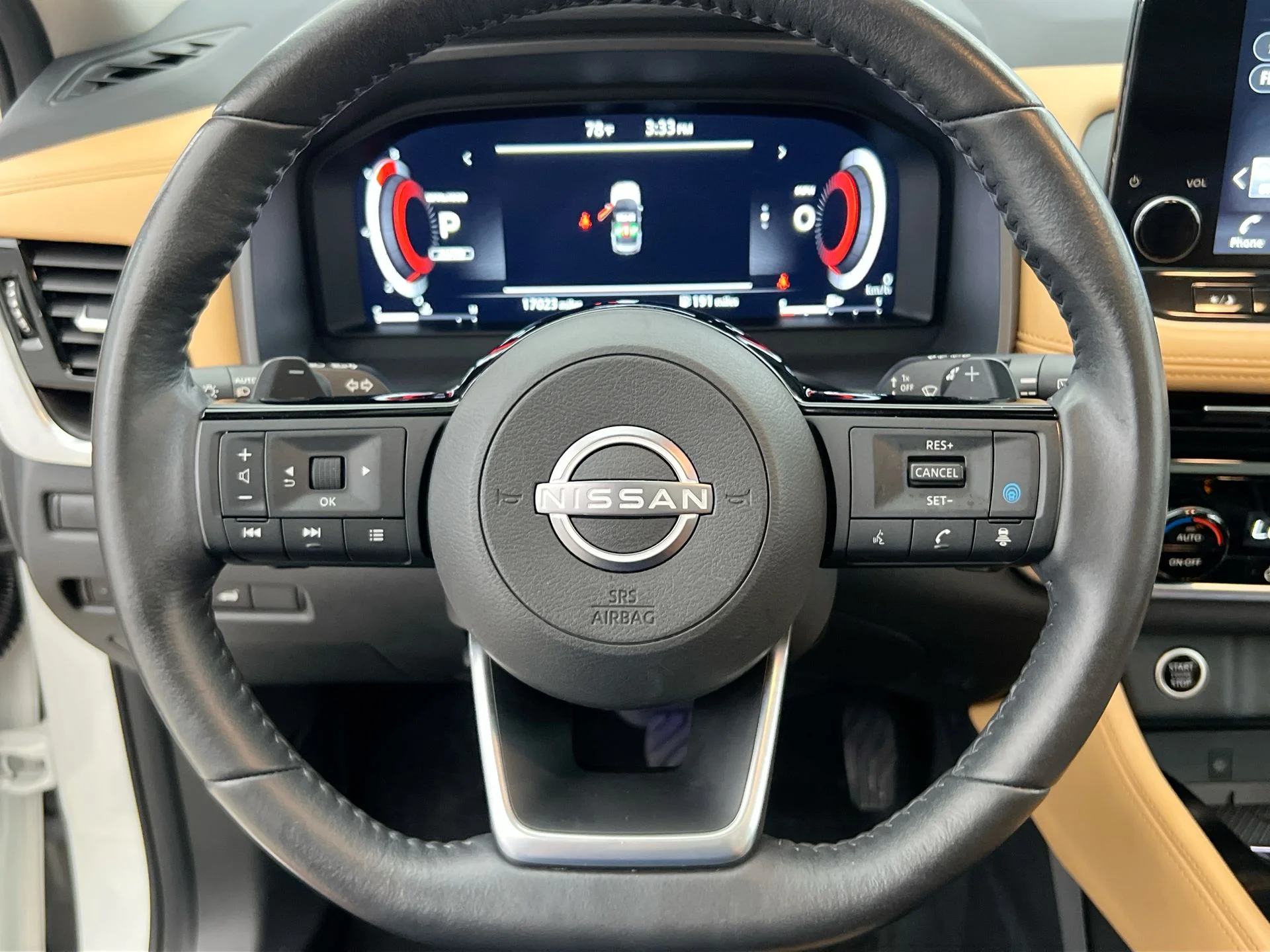 Used 2023 White Nissan Platinum image 29