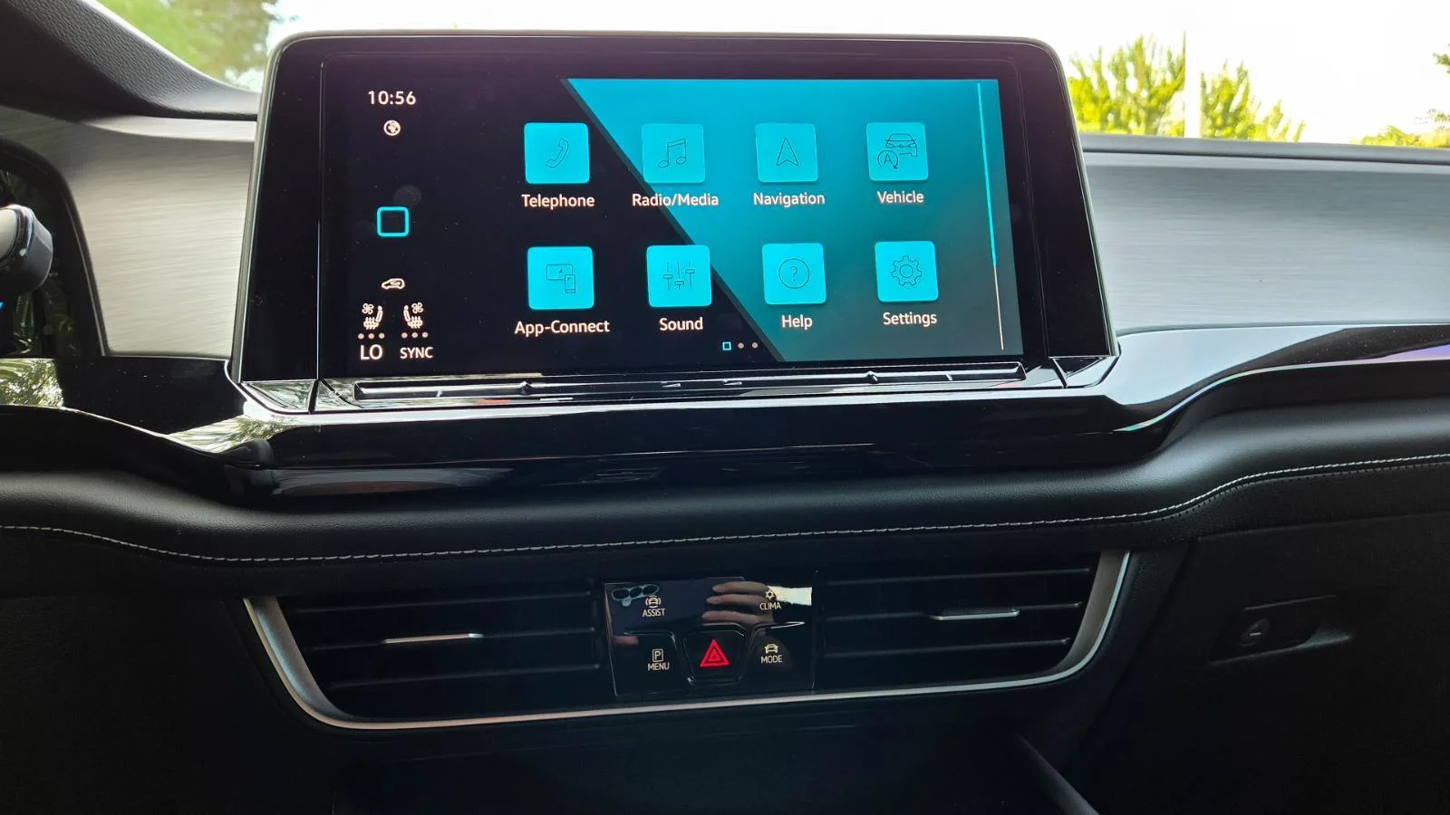 2026 Volkswagen Atlas Cross Sport SE w/Tech - Photo 32