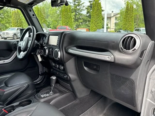 Used 2015 Billet Silver Metallic Clearcoat Jeep Unlimited Rubicon image 25
