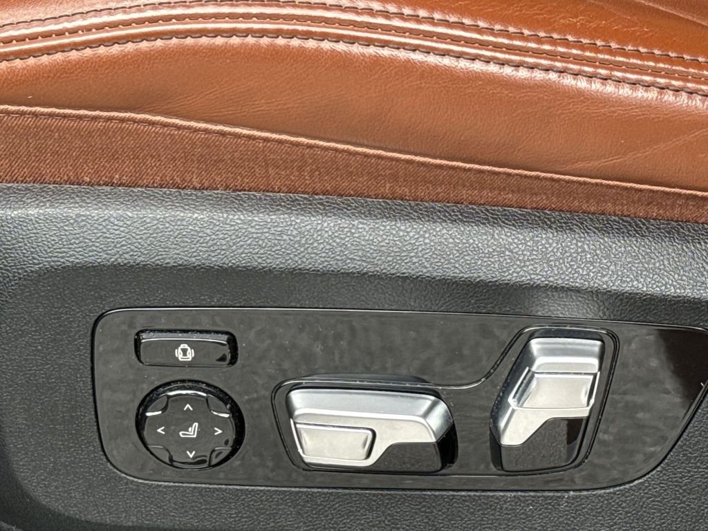 Used 2019 Sunstone Metallic BMW xDrive40i image 12