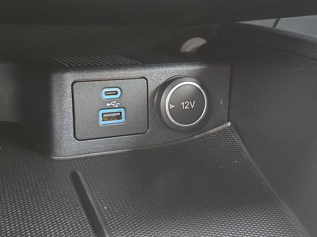Used 2021 Oxford White Ford SE image 10