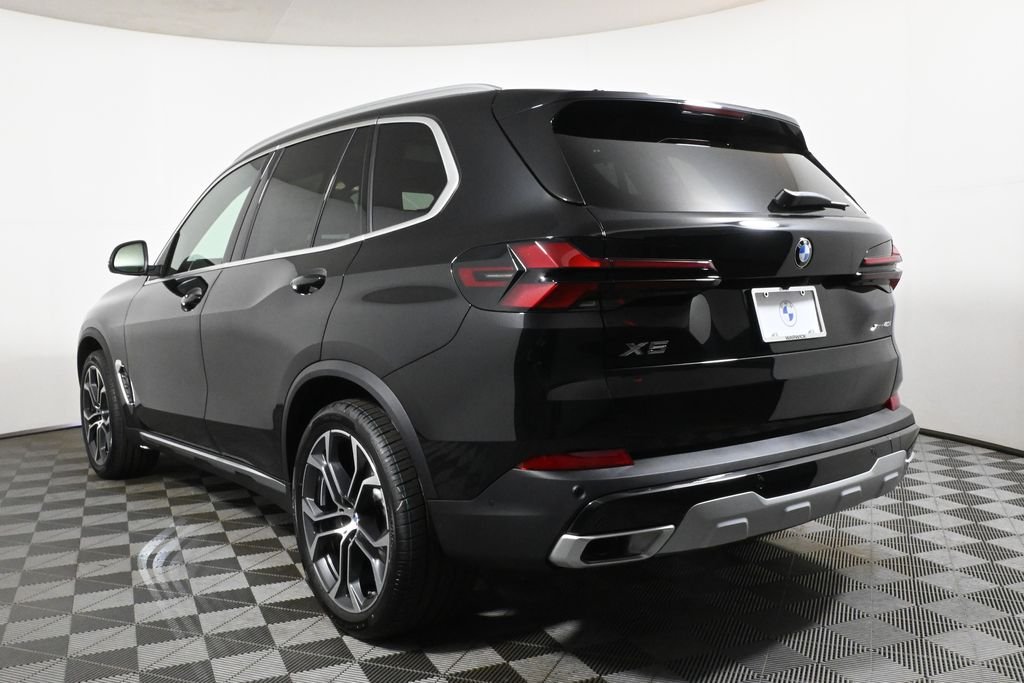 Used 2026 Black BMW xDrive40i image 5
