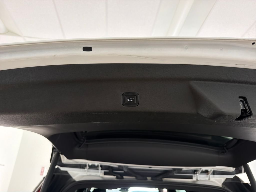 Used 2022 White Cadillac Premium Luxury image 40