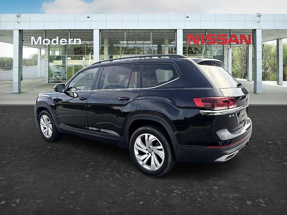 Used 2021 Deep Black Pearl Volkswagen 3.6L V6 SE w/Technology image 3