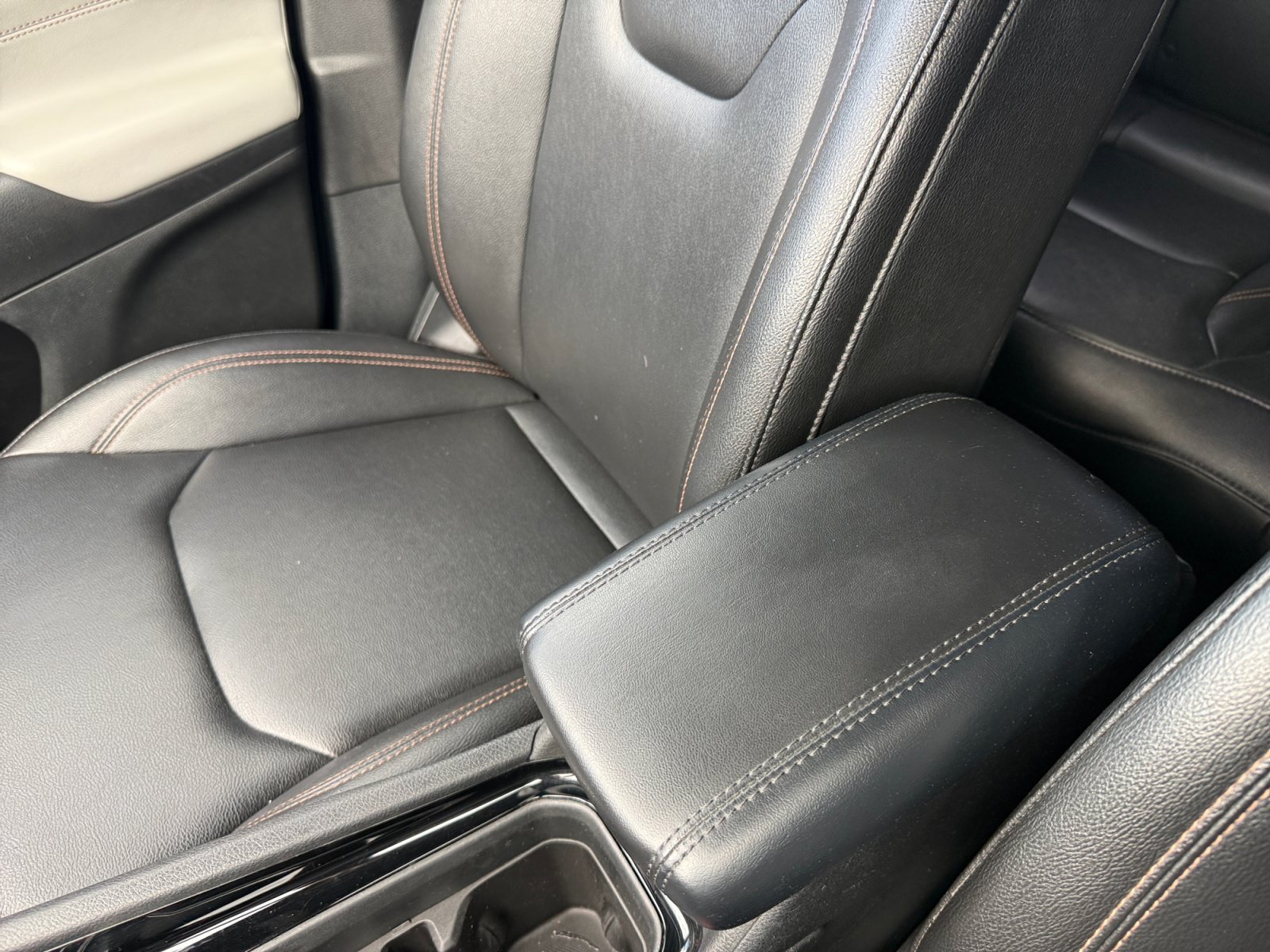 Used 2024 Gray Clearcoat Jeep Limited image 14