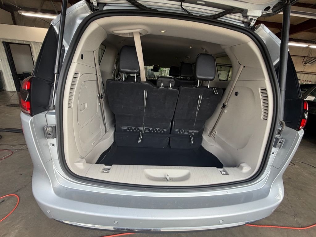 Used 2023 Silver Mist Clearcoat Chrysler Touring L image 22