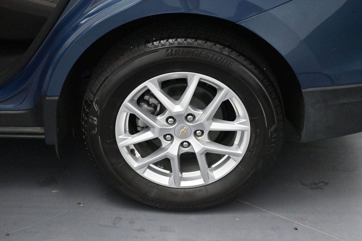 Used 2024 Lakeshore Blue Metallic Chevrolet LT image 31