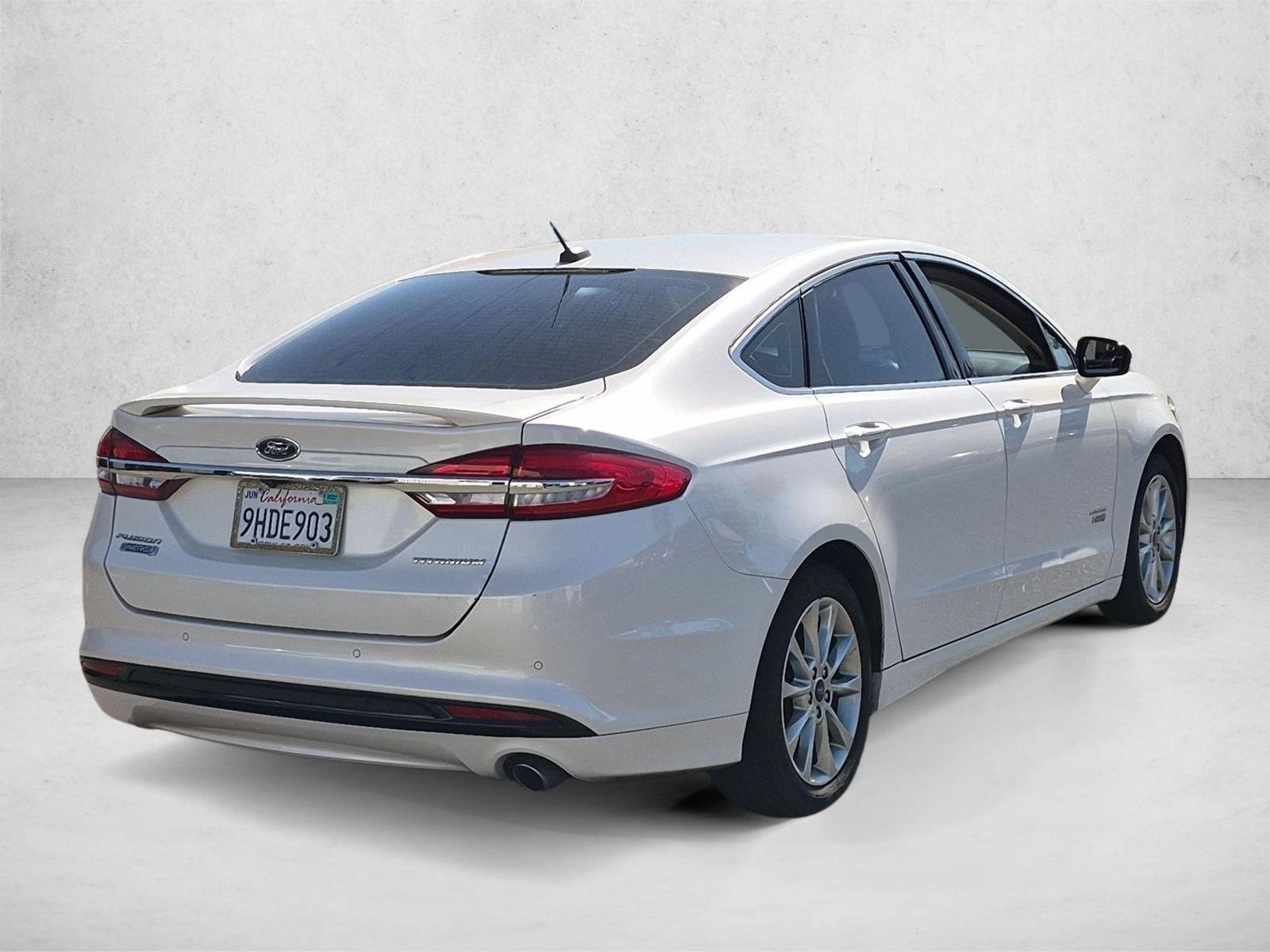 Used 2017 White Platinum Metallic Tri-Coat Ford Titanium image 5