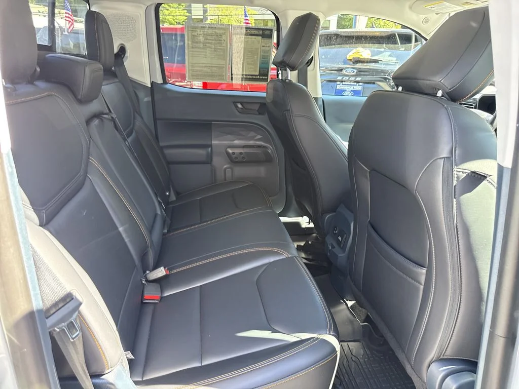 Used 2023 White Ford Lariat image 33