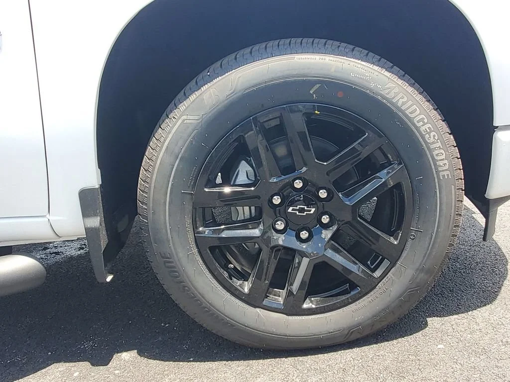 New 2026 Summit White Chevrolet RST image 39