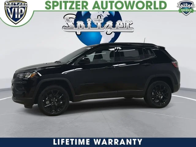 New 2026 Diamond Black Crystal Pearl-Coat Exterior Paint Jeep Latitude image 7