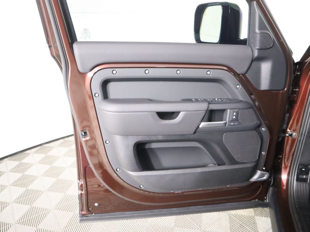 New 2026 Sedona Red Land Rover S image 26