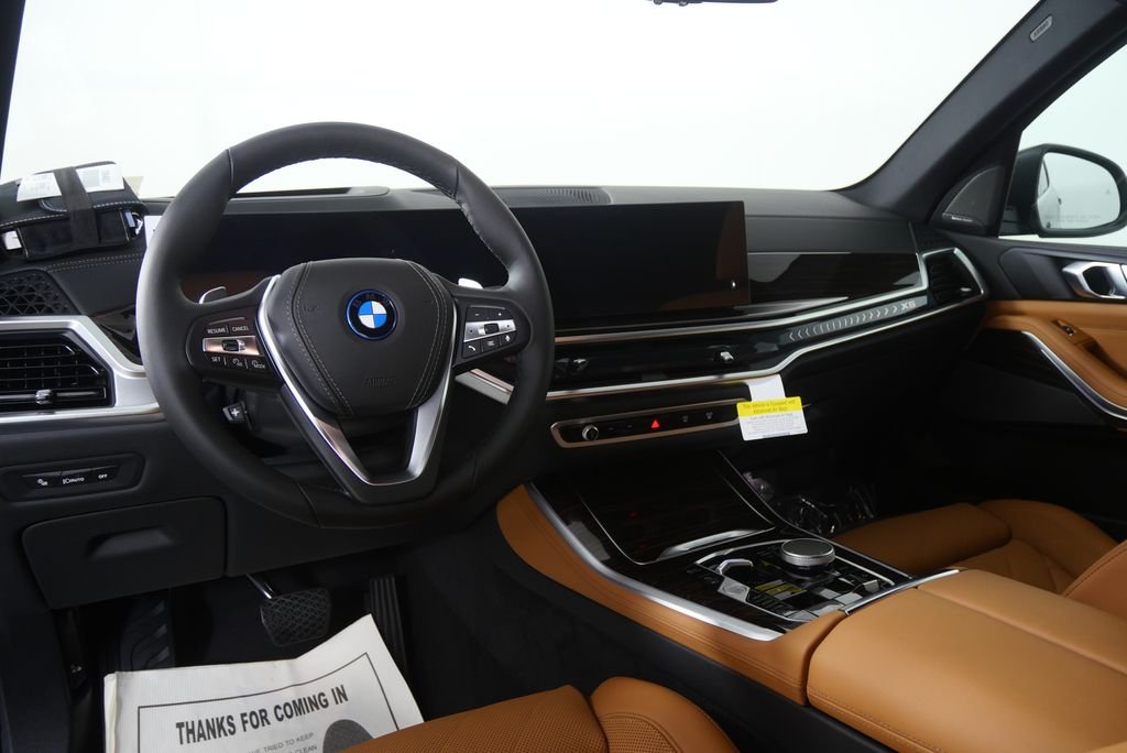 New 2026 Manhattan Green Metallic BMW xDrive50e image 16