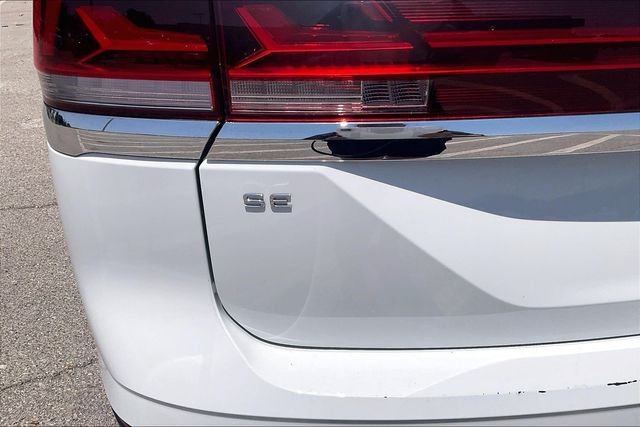Used 2025 White Volkswagen 2.0T SE w/Technology image 8