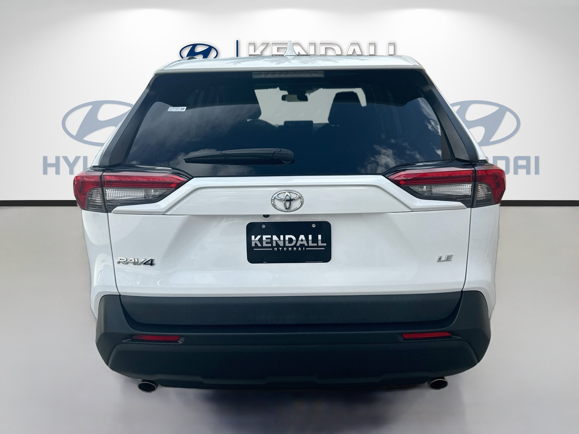 Used 2025 Ice Toyota LE image 5