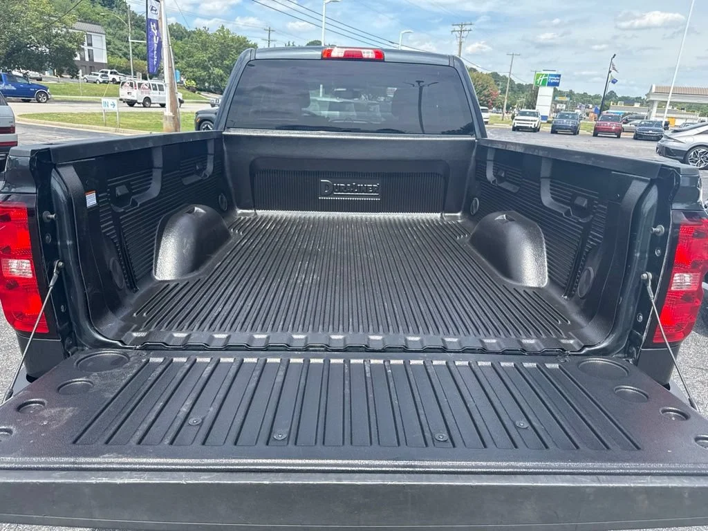 Used 2017 GRAPHITE METALLIC Chevrolet LT image 15